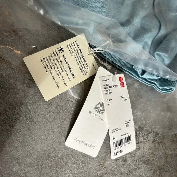 Blue V-Neck Women's Sweater 100% wool - Picture 2 of 8